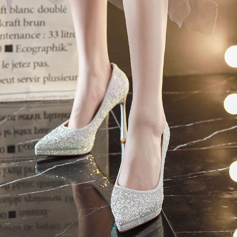 Tacones altos con brillantes diamantes de imitación