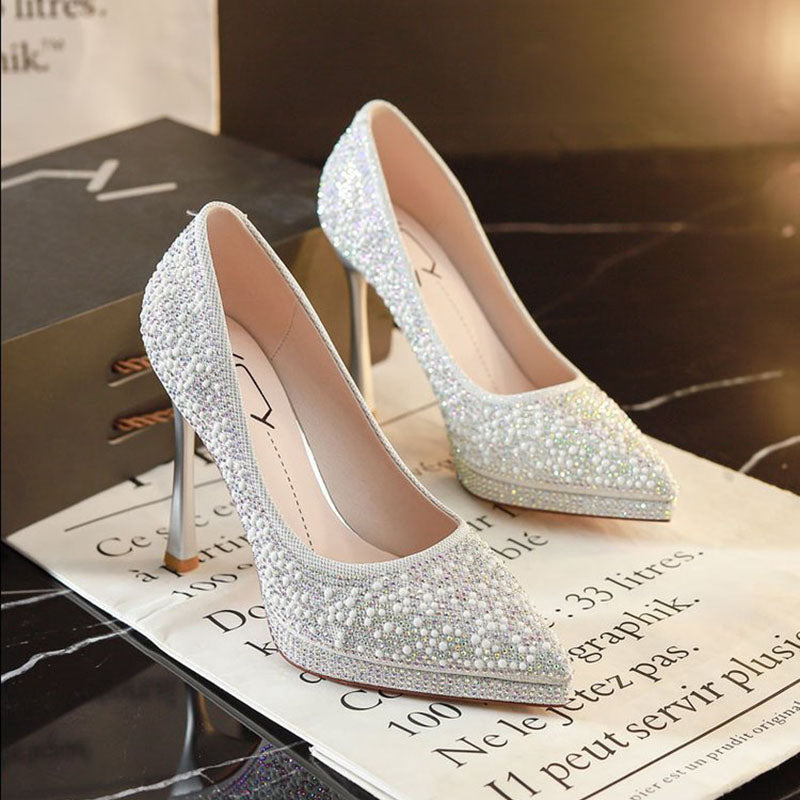 Tacones altos con brillantes diamantes de imitación